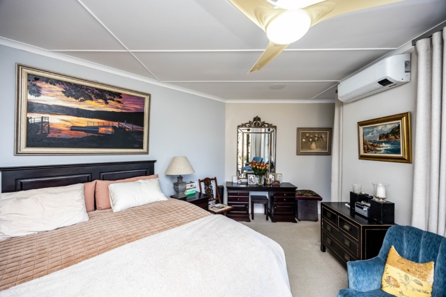 4 Bedroom Property for Sale in Beacon Bay Eastern Cape